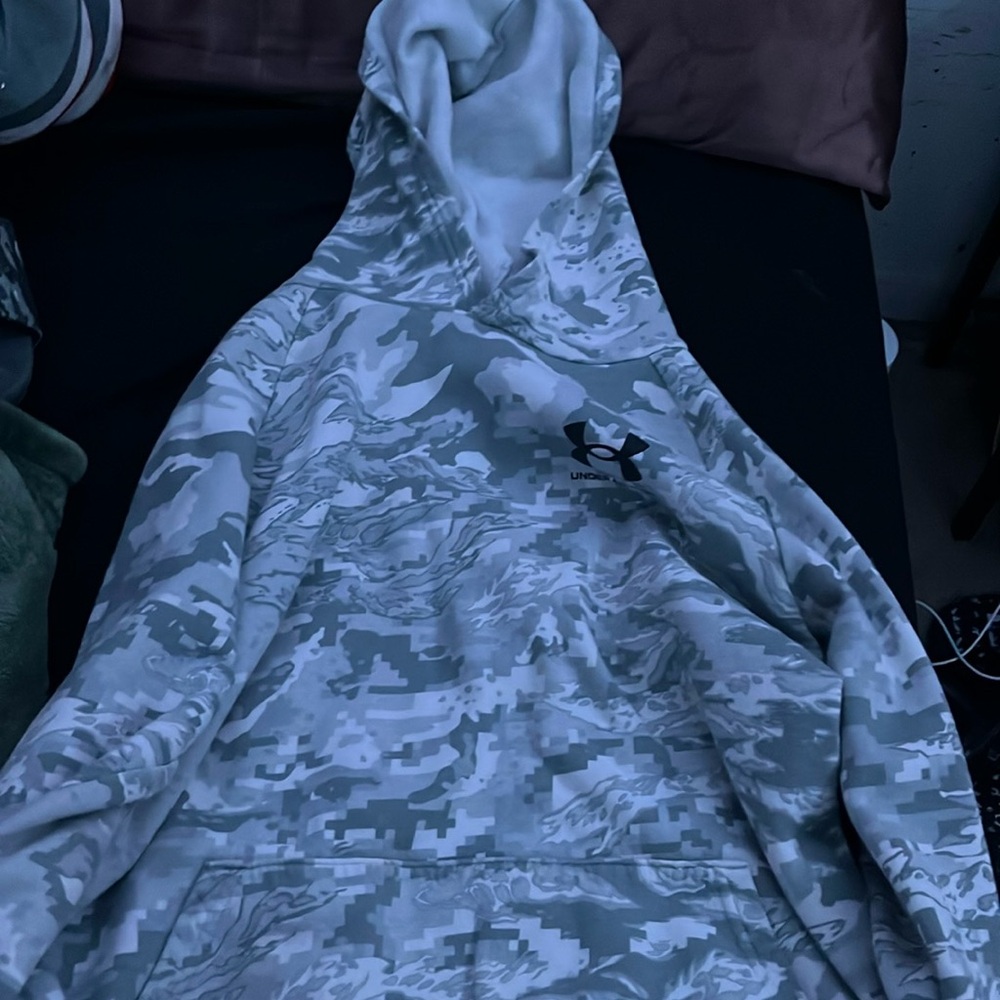 Very nice and comfortable but just does not fit me maybe has been worn once